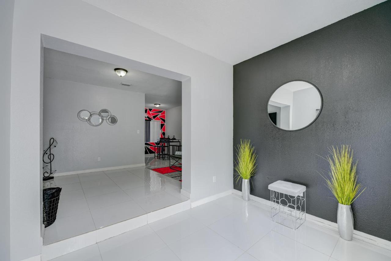 Deco Drive Miami • Near Hard Rock Stadium • South Beach • Wynwood Bagian luar foto