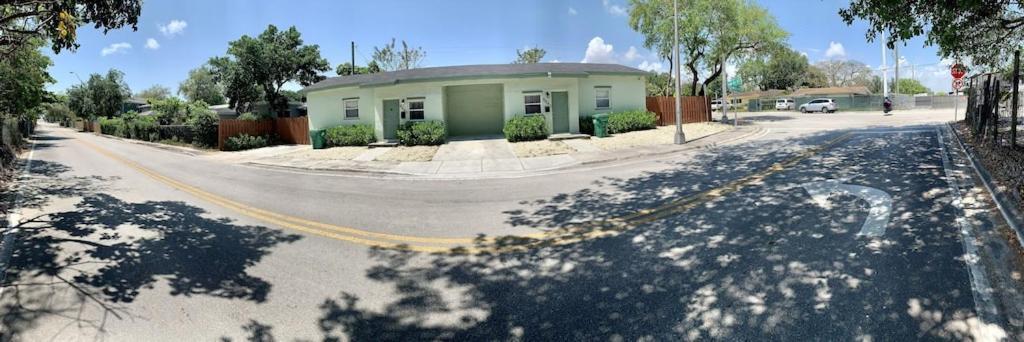 Deco Drive Miami • Near Hard Rock Stadium • South Beach • Wynwood Bagian luar foto